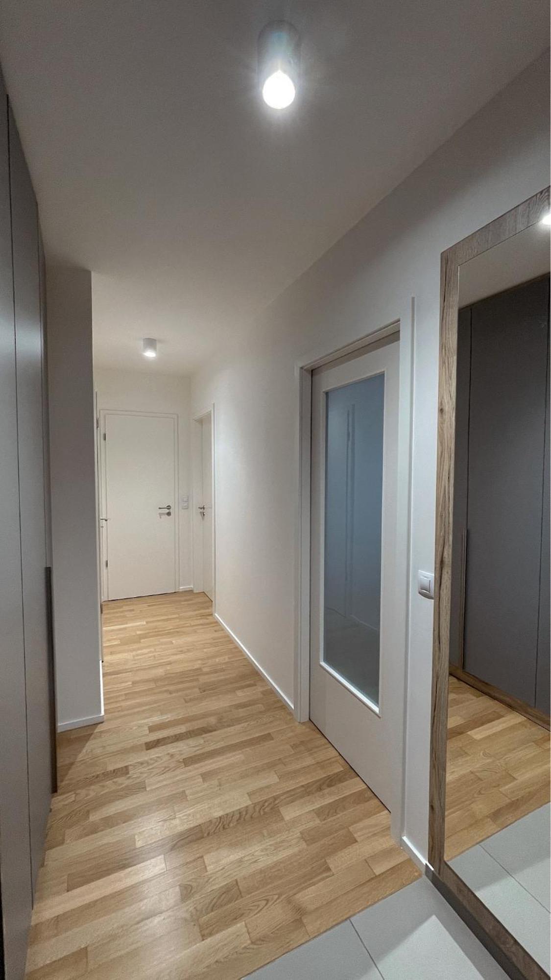 Modern Stylish With Private Garage Apartament