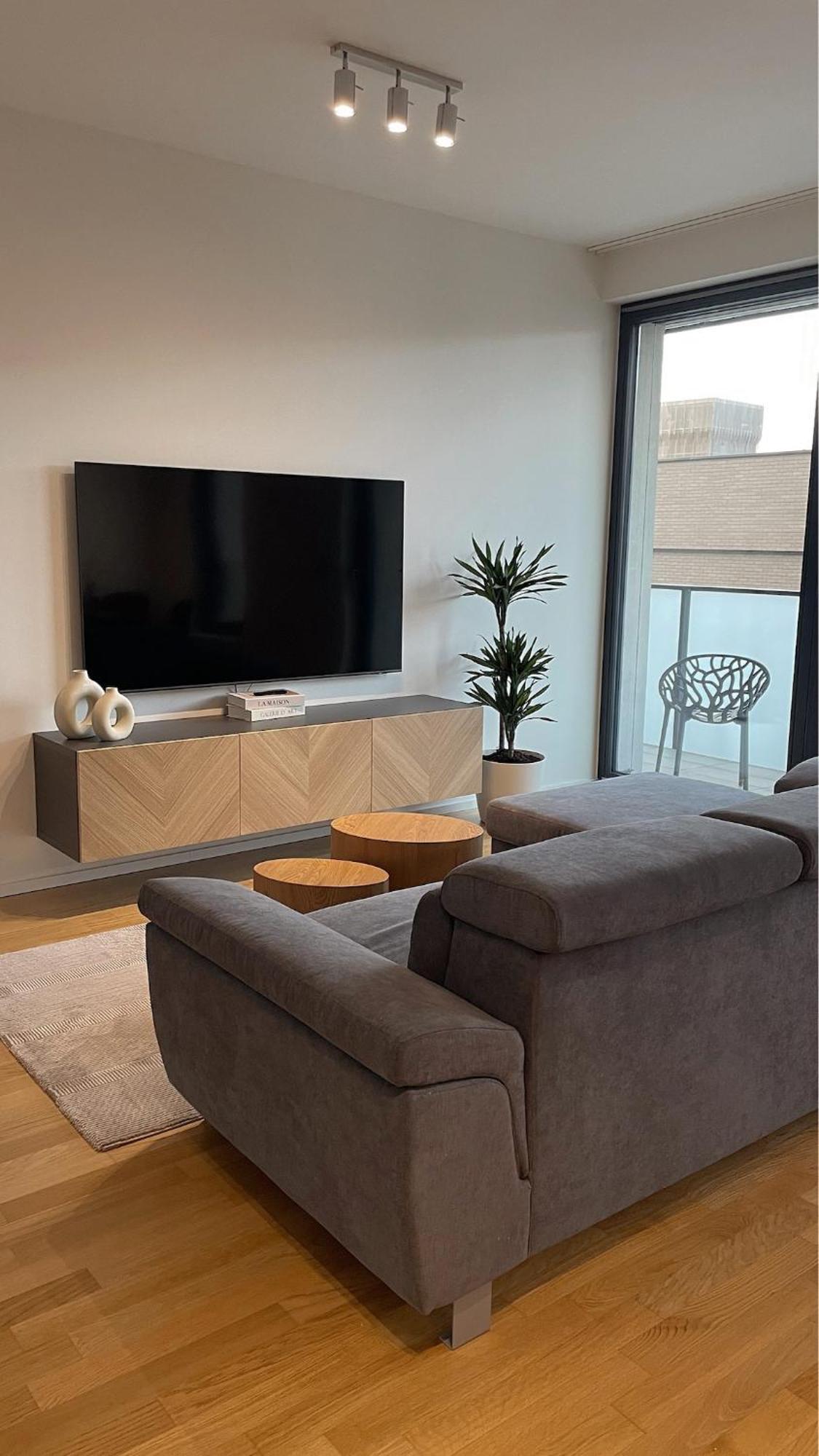 Modern Stylish With Private Garage Apartament *