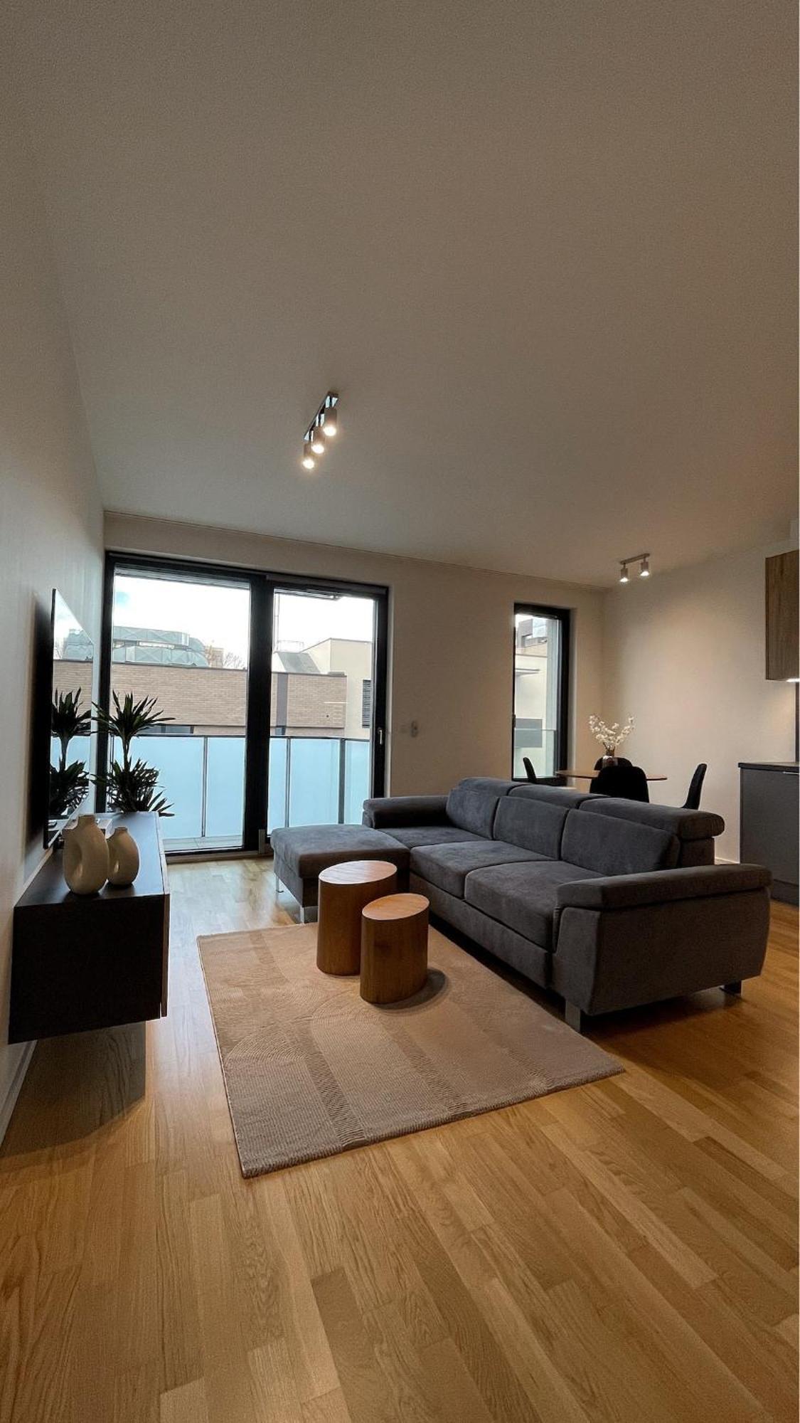 Modern Stylish With Private Garage Apartament