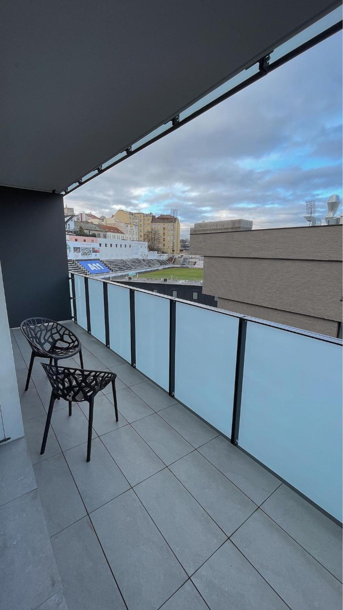 Modern Stylish With Private Garage Apartament *